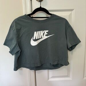 Nike Tee Loose Fit Crop Top With Logo